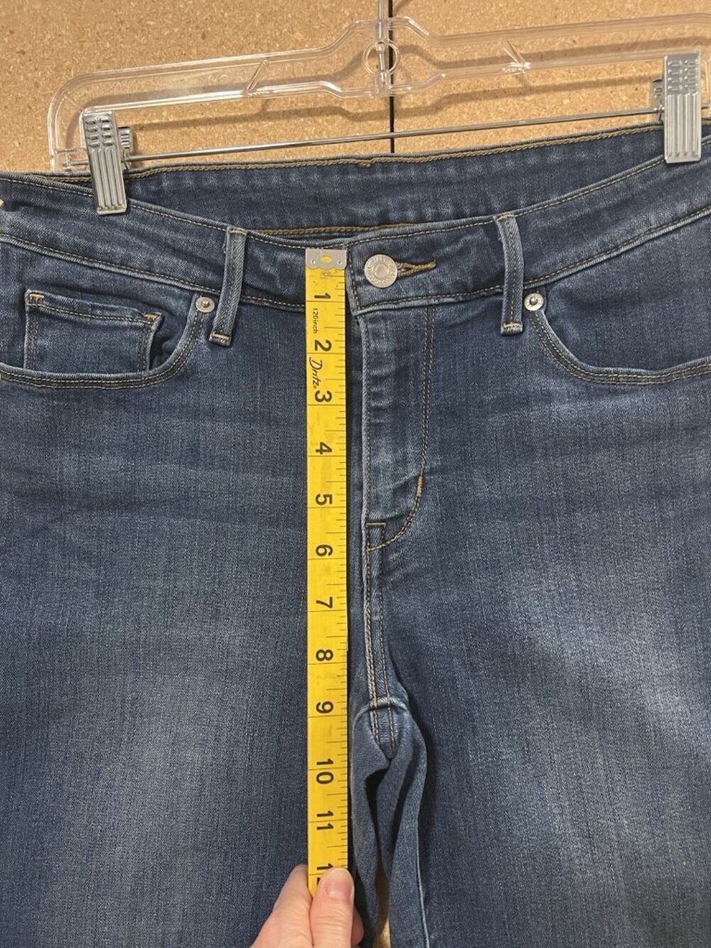 Levis Shorts Bermuda Women’s Size 29 Blue Denim Stretch Cuffed Mid Rise - Picture 6 of 13